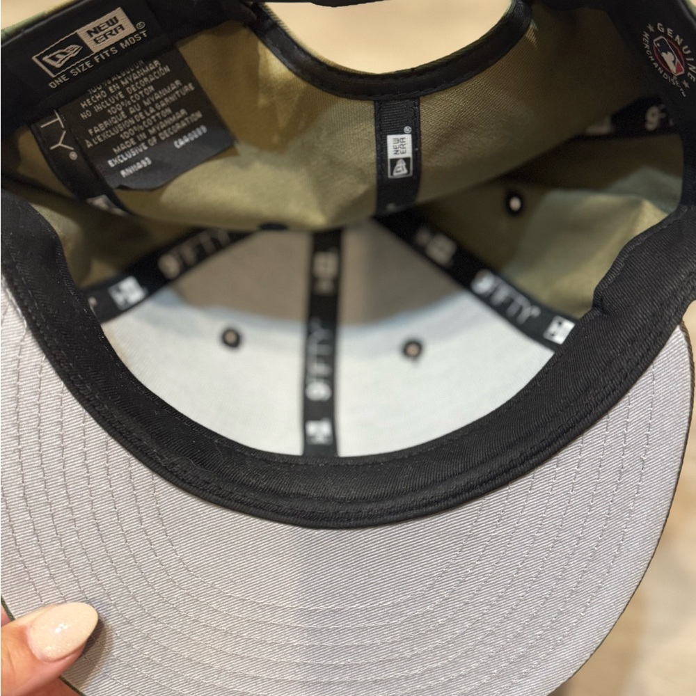 Men’s New Era Los Angeles SnapBack Hat - Picture 6 of 7
